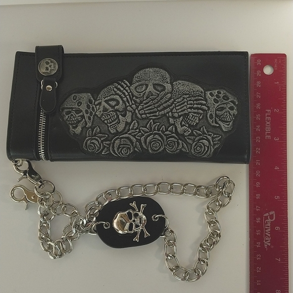 Skull Embossed Wallet - Picture 4 of 5
